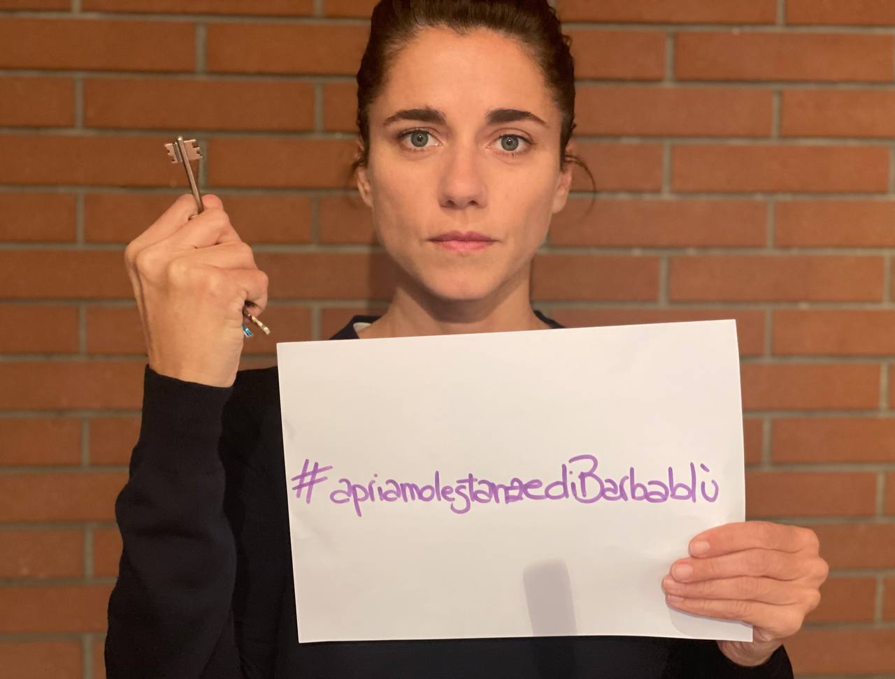 Amleta e #apriamolestanzediBarbablù: attrici unite per le donne